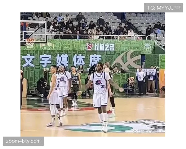 篮球比赛中“快攻犯规判定”的具体标准与适用场景 篮球比赛中“快攻犯规判定”的具体标准与适用场景